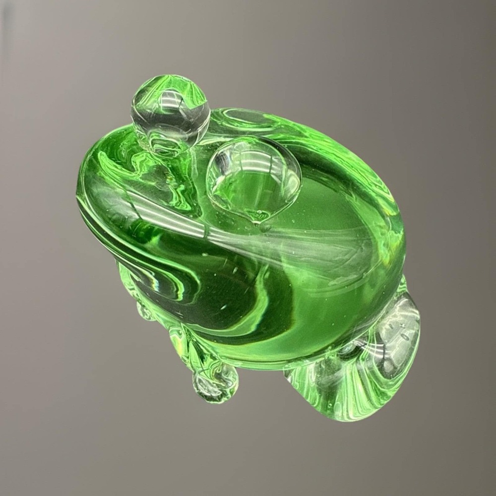 Vintage Crowning Touch Green Glass Frog Paperweight - Picture 2 of 9